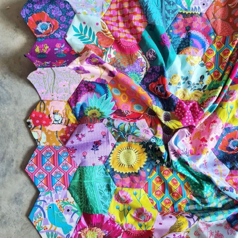 ANNA MARIA - BRIGHT EYES – Artistic Quilts with Colors Inc.