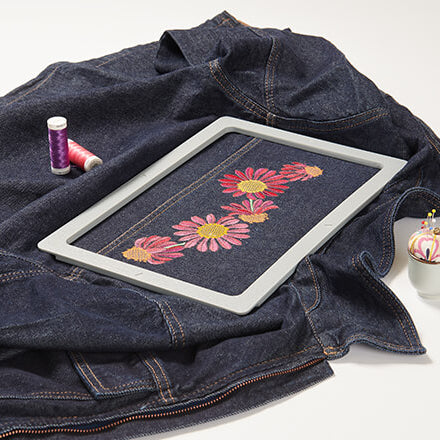 BERNINA CANADA - Medium Magnetic Embroidery Hoop 6.5" x 10.4” 108994.70.00