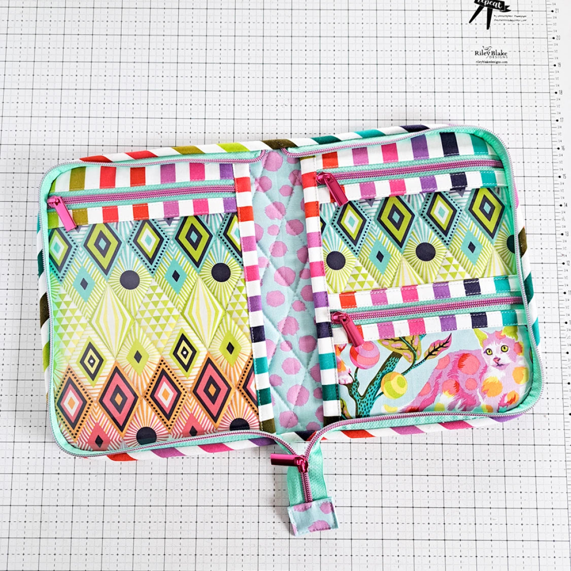 CENTER STREET QUILTS - Atlas Zipper Case Pattern CEN104
