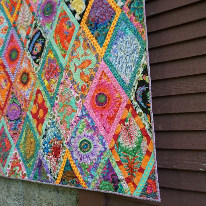 KAFFE FASSETT COLLECTIVE - QUILTS IN BURANO - BORDERED DIAMONDS QUILT KIT - Artistic Quilts with Color