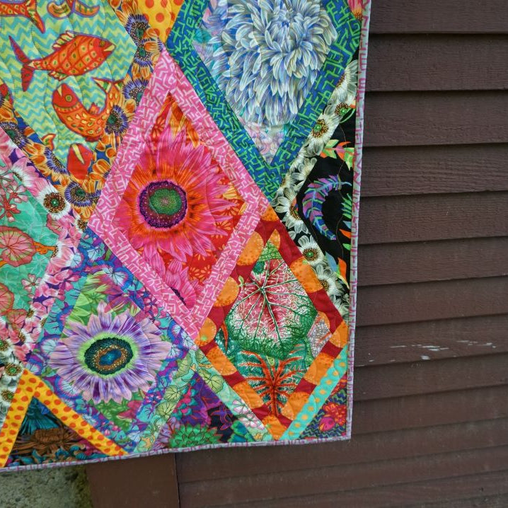 KAFFE FASSETT COLLECTIVE - QUILTS IN BURANO - BORDERED DIAMONDS QUILT KIT - Artistic Quilts with Color