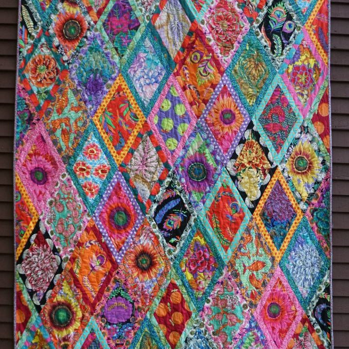 KAFFE FASSETT COLLECTIVE - QUILTS IN BURANO - BORDERED DIAMONDS QUILT KIT - Artistic Quilts with Color