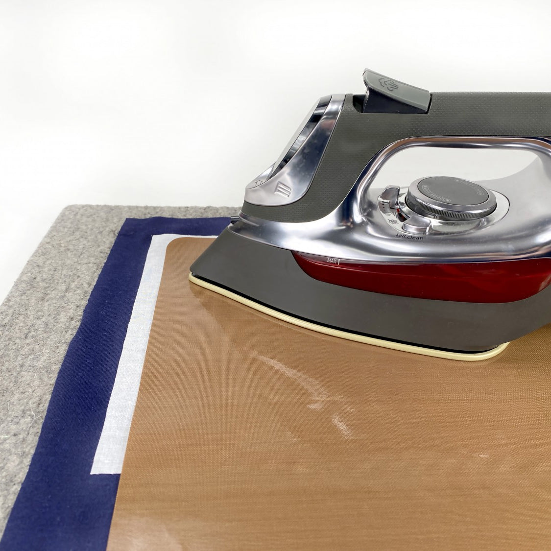 THE GYPSY QUILTER - No-Stick Applique Sheet 14-1/3in x 18-7/8in