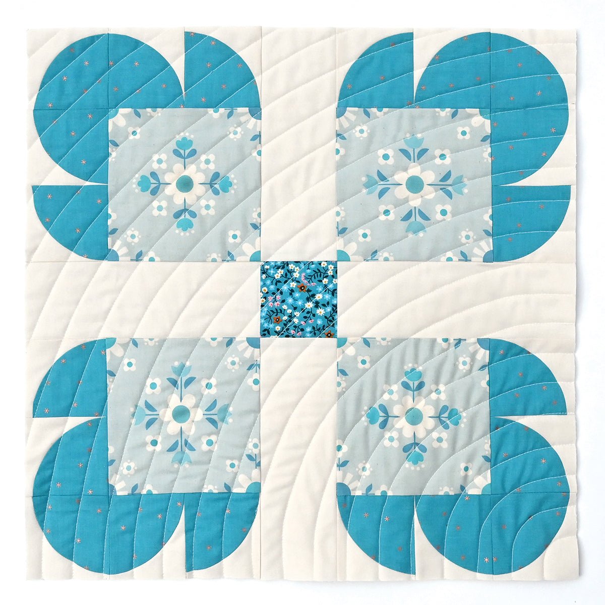 HOLLY CLARKE DESIGN - Teddy Bear Paw Pattern