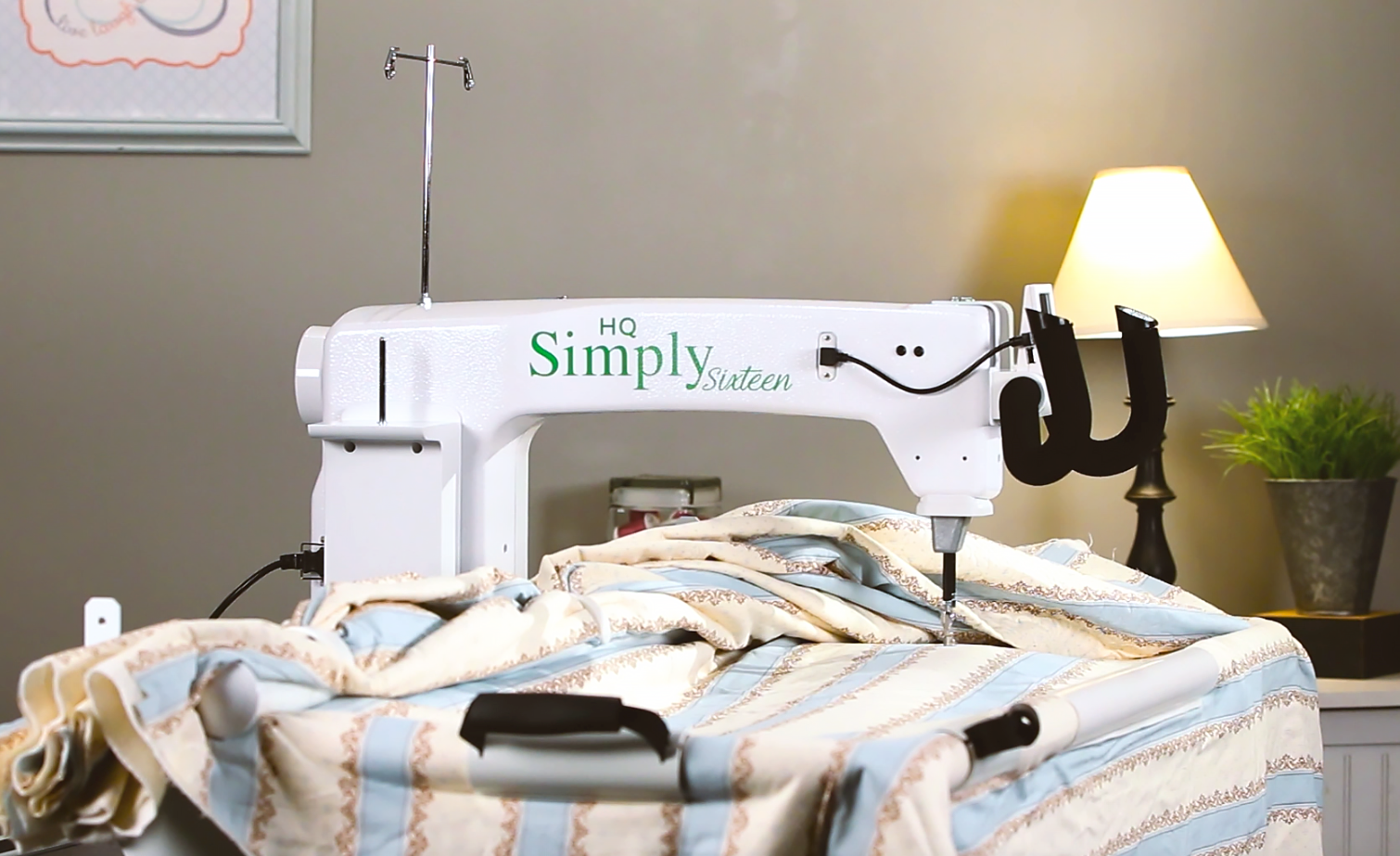 HANDI QUILTER - Simply Sixteen Longarm Quilting Machine, Studio2 Frame 10-foot