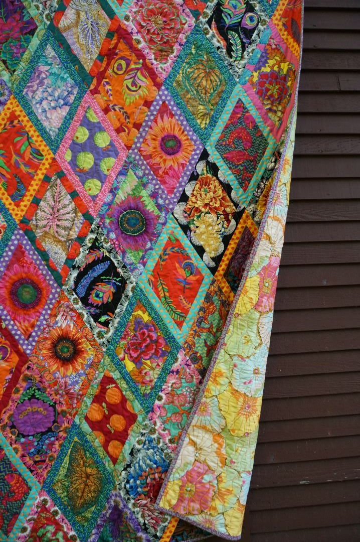 KAFFE FASSETT COLLECTIVE - QUILTS IN BURANO - BORDERED DIAMONDS QUILT KIT - Artistic Quilts with Color