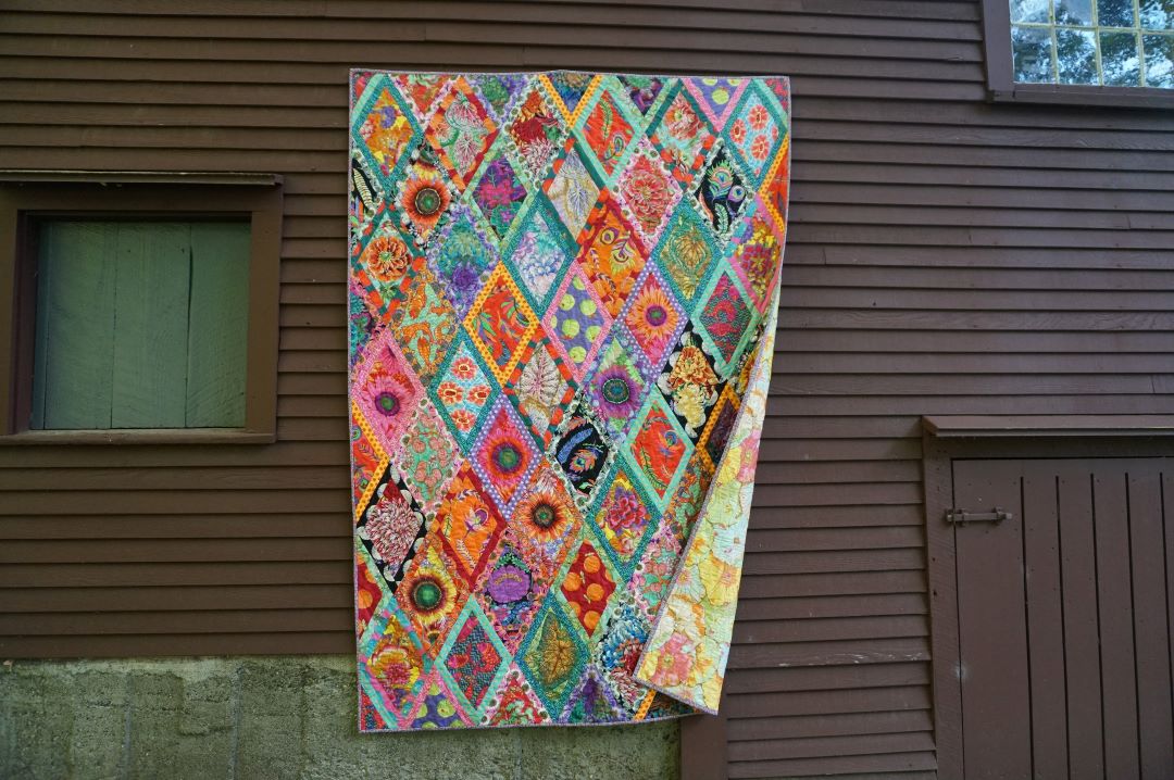 KAFFE FASSETT COLLECTIVE - QUILTS IN BURANO - BORDERED DIAMONDS QUILT KIT - Artistic Quilts with Color